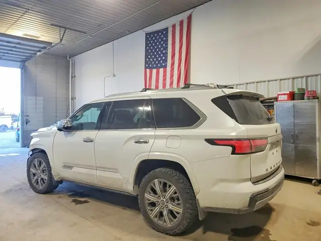 TOYOTA SEQUOIA SR5 2023