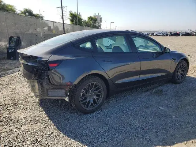 TESLA MODEL 3 2025