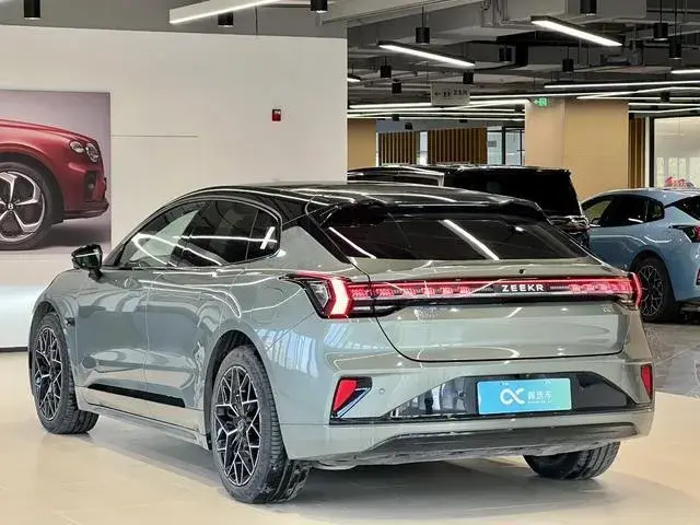 ZEEKR 001 2025
