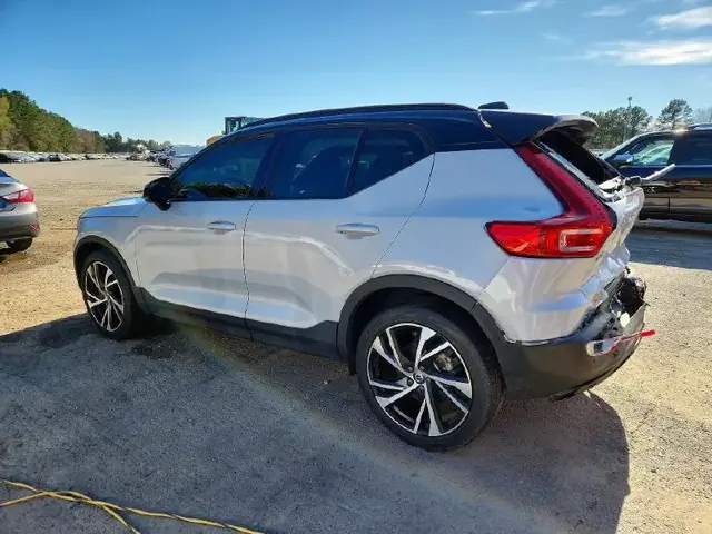 VOLVO XC40 T5 R-DESIGN 2022