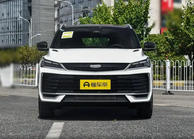GEELY COOLRAY 2025