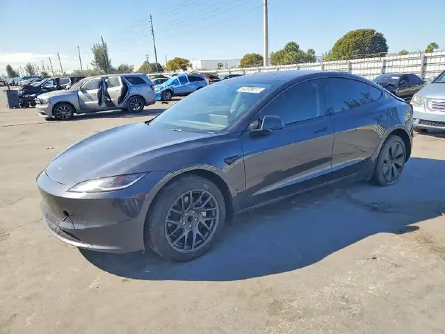 TESLA MODEL 3 2024