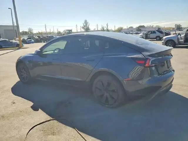 TESLA MODEL 3 2024