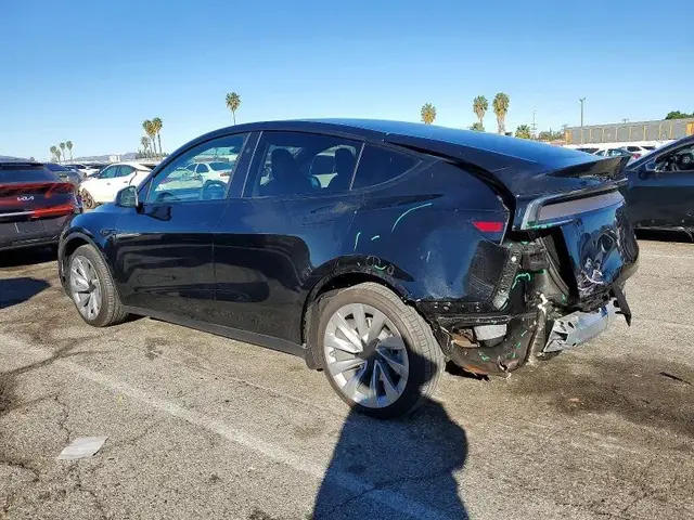 TESLA MODEL Y 2026