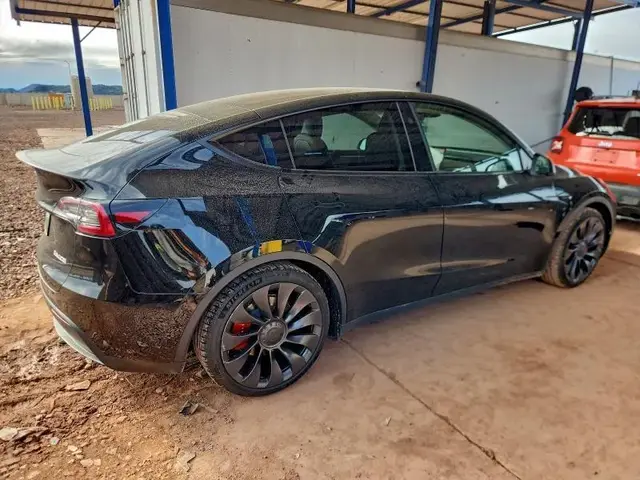 TESLA MODEL Y PERFORMANCE 2023