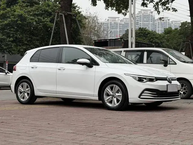 VOLKSWAGEN GOLF 2021