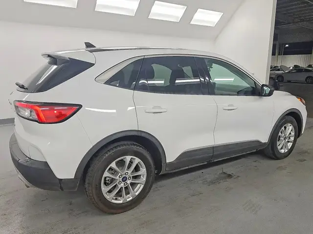 FORD ESCAPE SE 2022