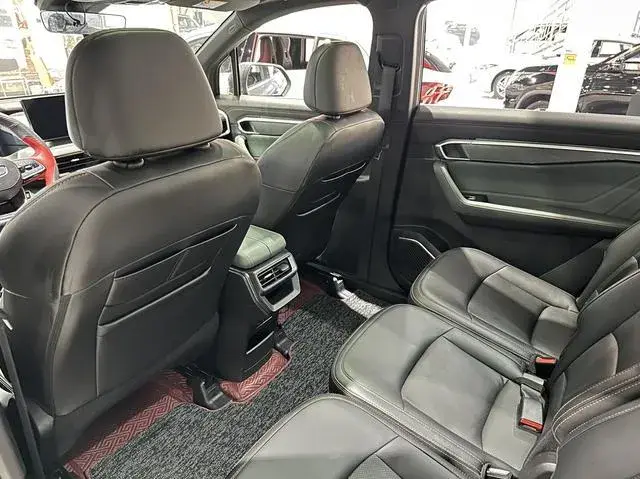 GEELY OKAVANGO PREMIUM 2023