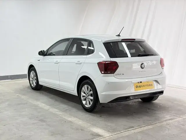VOLKSWAGEN POLO PLUS 1 2023