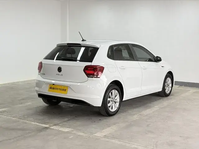 VOLKSWAGEN POLO PLUS 1 2023