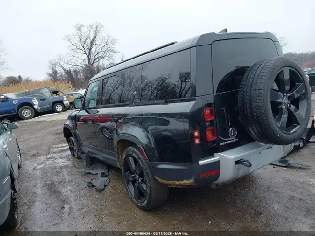 LAND ROVER DEFENDER 130 P400 S 2024