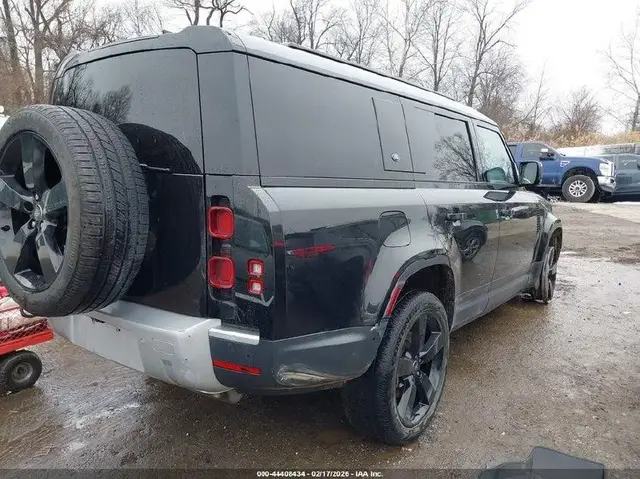 LAND ROVER DEFENDER 130 P400 S 2024