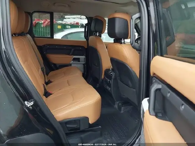 LAND ROVER DEFENDER 130 P400 S 2024