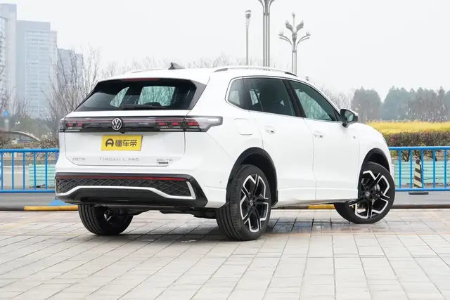 VOLKSWAGEN TIGUAN L 2026