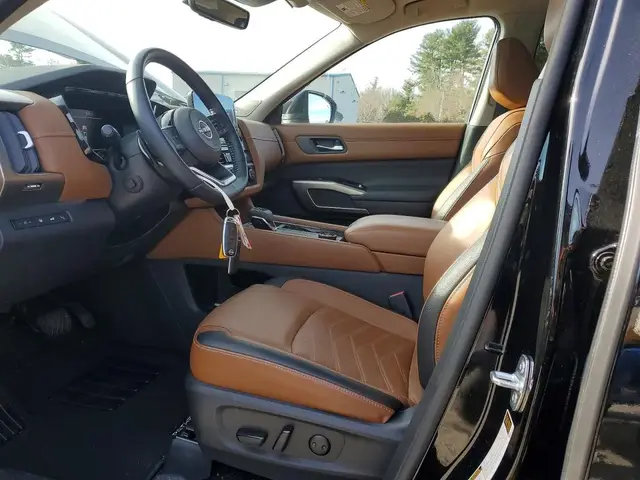 NISSAN PATHFINDER PLATINUM 2022