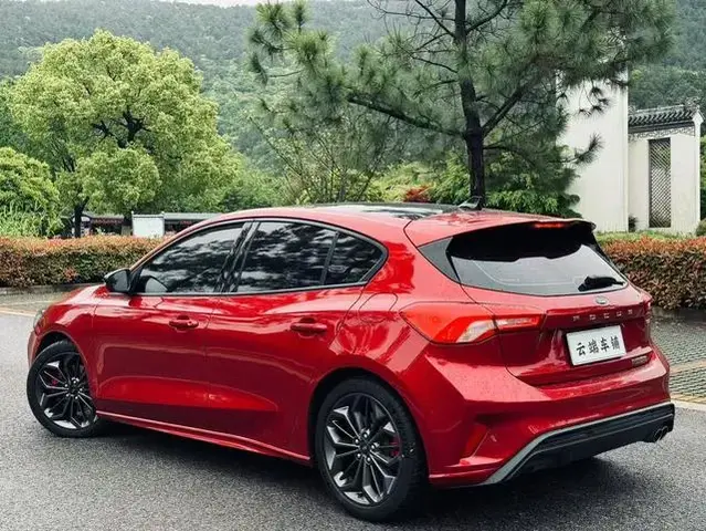 FORD FOCUS HATCHBACK ECOBOOST 180 2022