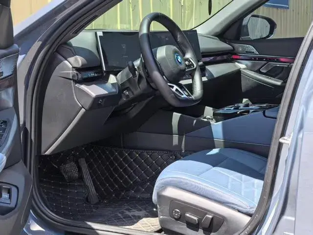 BMW I5 LUXURY 2024