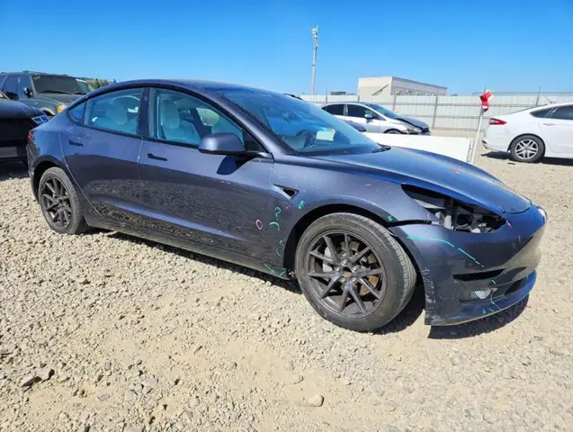 TESLA MODEL 3 2023