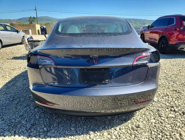 TESLA MODEL 3 2023