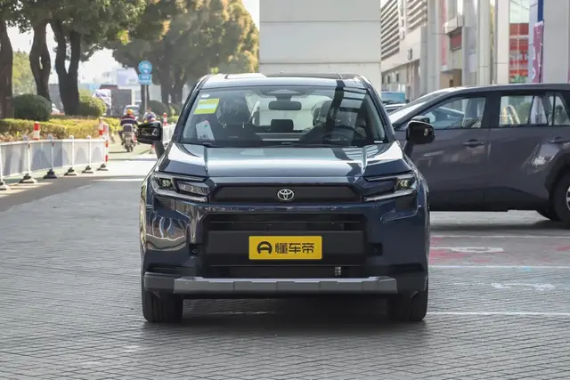 TOYOTA RAV4 LUXURY 2026