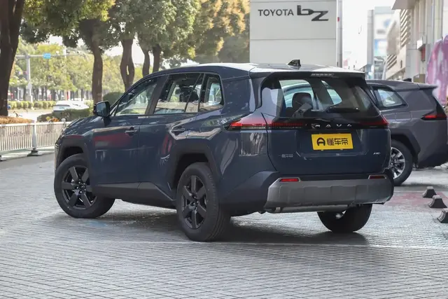 TOYOTA RAV4 LUXURY 2026