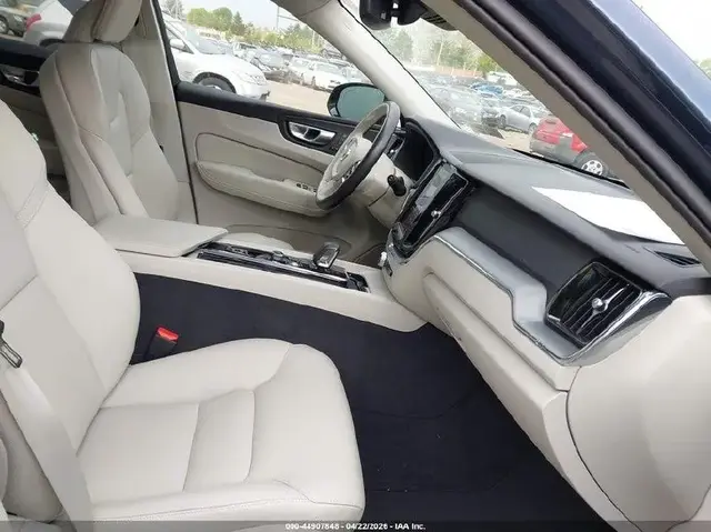 VOLVO XC60 B5 CORE DARK 2023