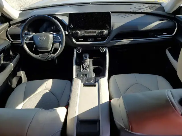 TOYOTA GRAND HIGHLANDER XLE 2023