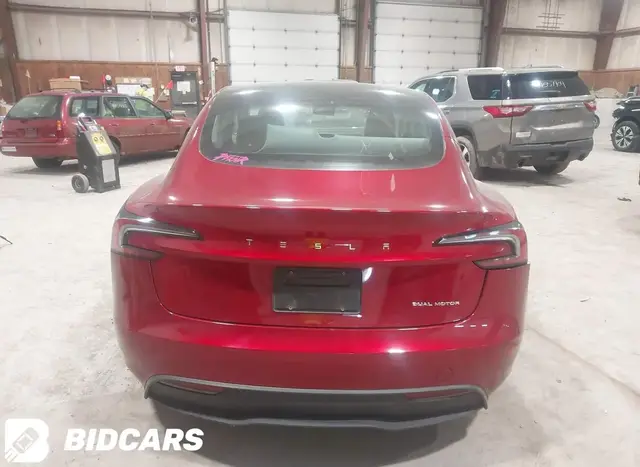 TESLA MODEL 3 LONG RANGE 2024