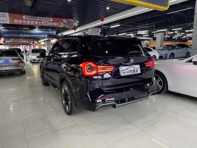 BMW IX3 2025