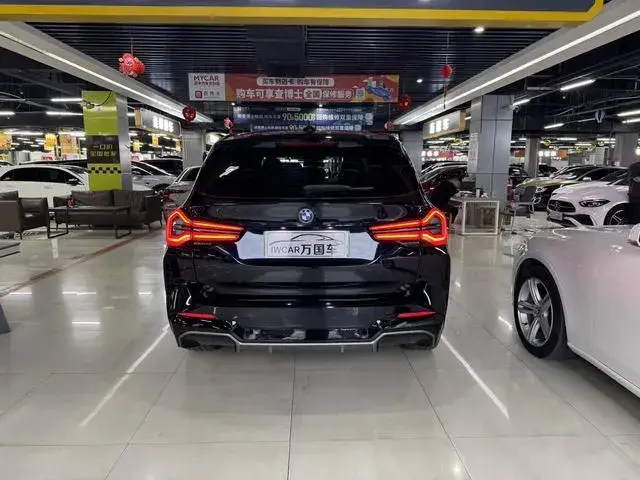 BMW IX3 2025