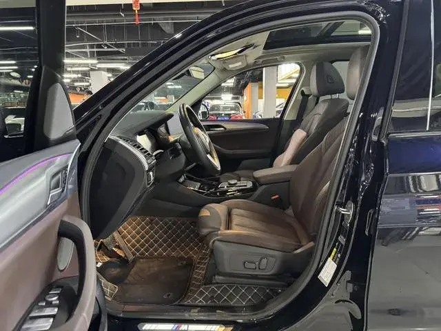 BMW IX3 2025