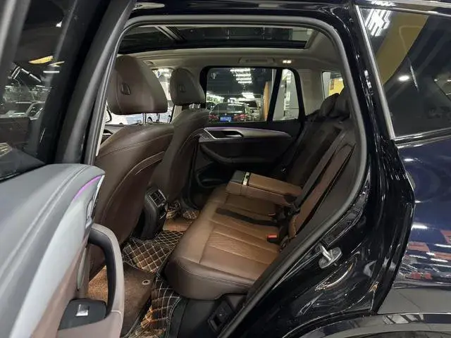 BMW IX3 2025