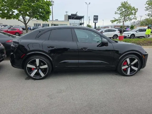 PORSCHE MACAN TURBO ELECTRIC 2024