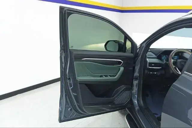 GEELY OKAVANGO PREMIUM 2023