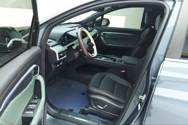 GEELY OKAVANGO PREMIUM 2023