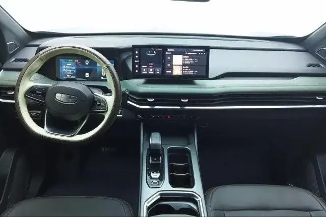 GEELY OKAVANGO PREMIUM 2023