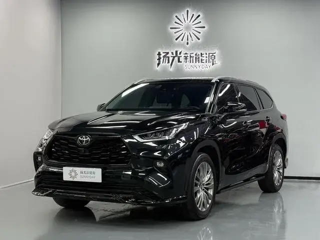TOYOTA HIGHLANDER LUXURY 2023