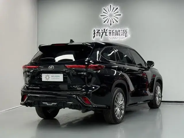 TOYOTA HIGHLANDER LUXURY 2023