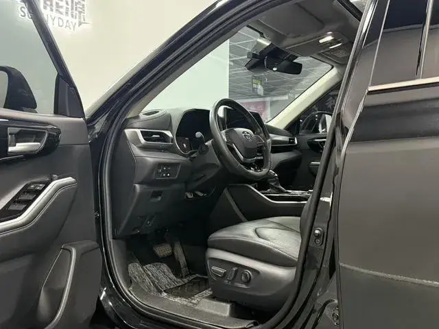 TOYOTA HIGHLANDER LUXURY 2023