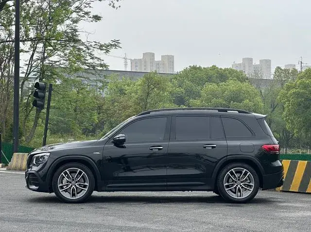MERCEDES-BENZ GLB AMG 35 4MATIC 2023