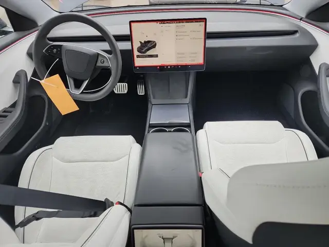 TESLA MODEL 3 PERFOMACE 2024