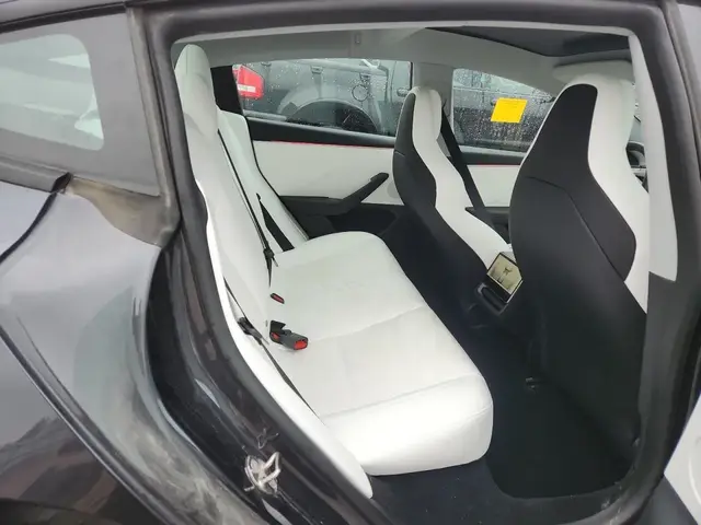 TESLA MODEL 3 PERFOMACE 2024