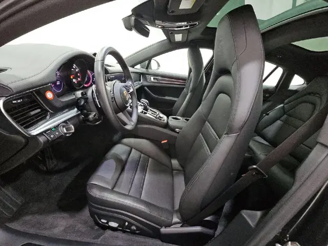 PORSCHE PANAMERA 4 PLATINUM EDITION 2023