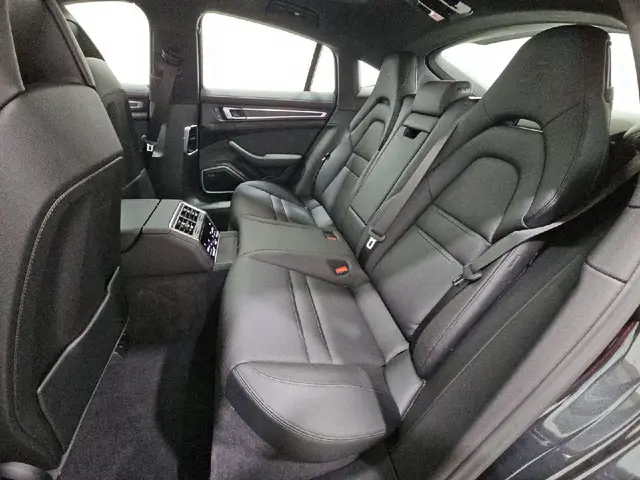 PORSCHE PANAMERA 4 PLATINUM EDITION 2023