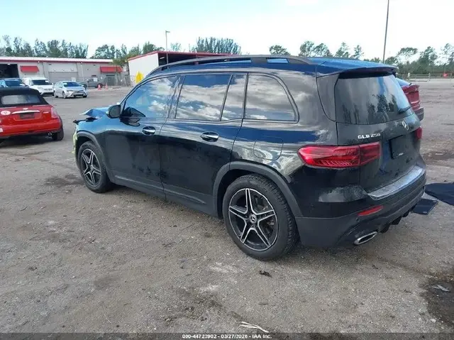 MERCEDES-BENZ GLB 250 2023