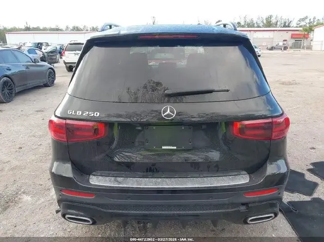 MERCEDES-BENZ GLB 250 2023