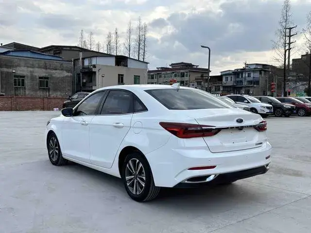 FORD FOCUS 2021