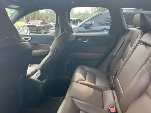 VOLVO XC60 LUXURY 2023