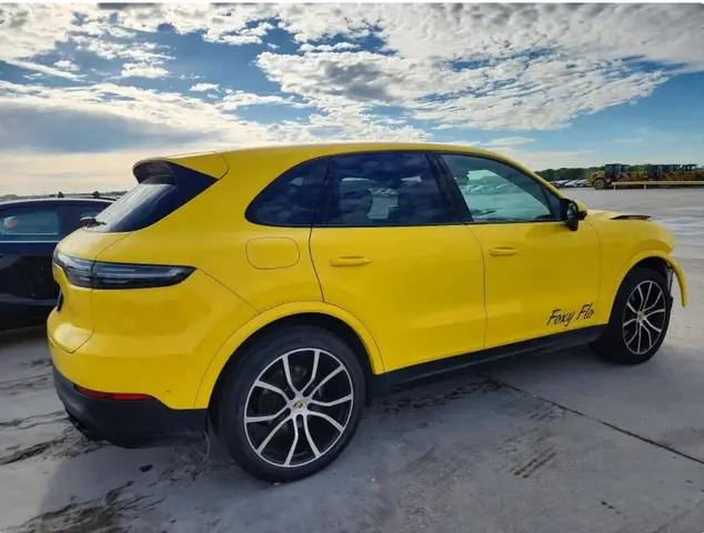 PORSCHE CAYENNE BASE 2023