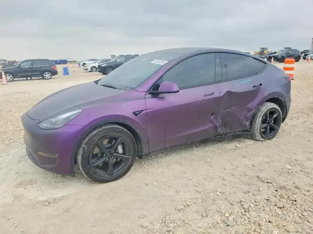 TESLA MODEL Y 2024